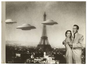 Les soucoupes volantes attaquent Paris, photomontage pour la promotion du film Earth vs Earth vs. the Flying Saucers - Photo Memory