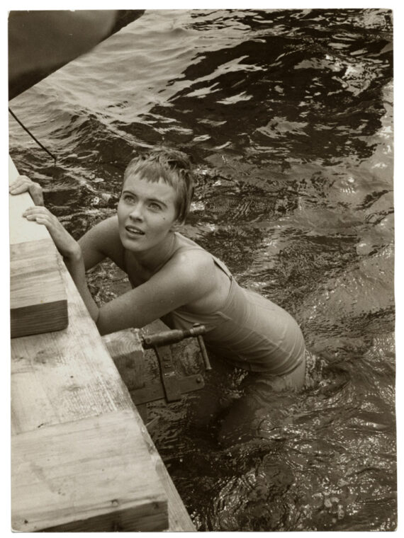 Jean Seberg en maillot de bain, par Bob Willoughby - Tirage argentique vintage, 1957 - Photo Memory