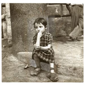 Fillette en guenilles à Naples, en 1947, par Georges Dimitri Boria - Tirage argentique d'époque - Photo Memory