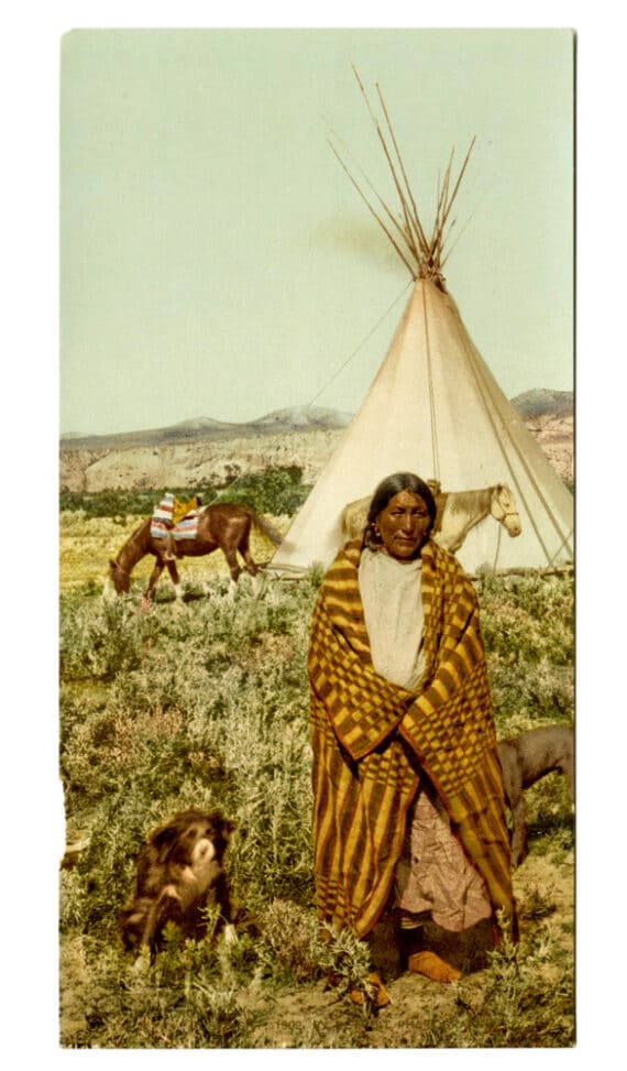 Indien Crow devant un tipi - Photochrome 51408 AN INDIAN CROW BY DETROIT PHOTOGRAPHIC COMPANY, 1902