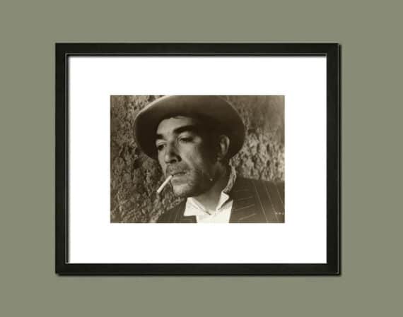 Anthony Quinn alias Zampano, portrait dans la Strada - Simulation d'encadrement du tirage d'époque, 1956