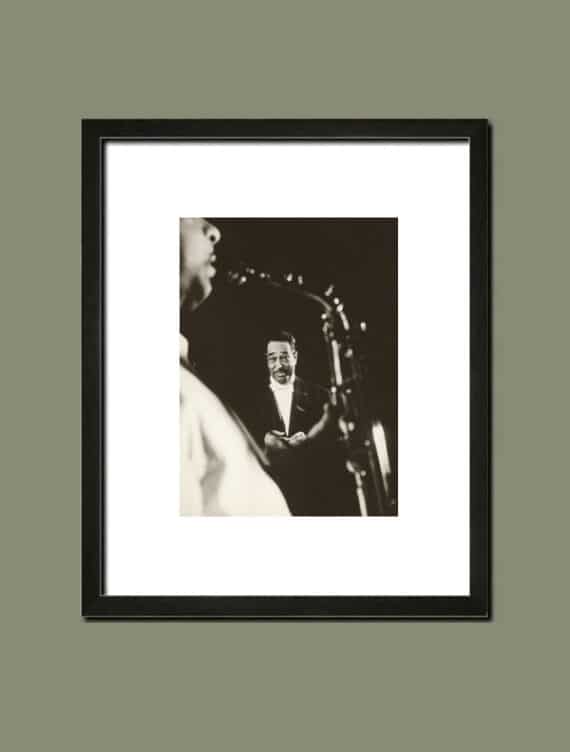 Duke Ellington, portrait au saxophone - Simulation d'encadrement du tirage d'époque, 1957