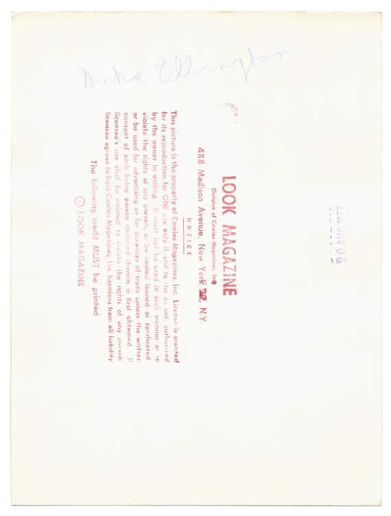 Duke Ellington, portrait au saxophone - Vue générale du dos du tirage argentique d'époque, 1957
