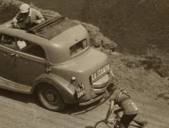 Forçats de la route en ascension dans les Pyrénées, Tour de France 1934 - Tirage argentique d'époque, détail