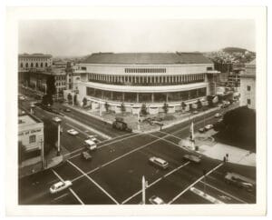 Ballet géométrique au Louise M. Davies Symphony Hall de San Francisco - Tirage argentique d'époque, 1980 - Photo Memory