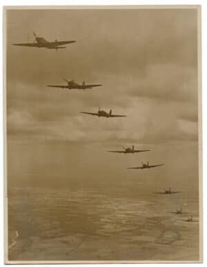 Fairey Battle dans le ciel de France, photographie de propagande, 1939 - Tirage d'époque - Photo Memory