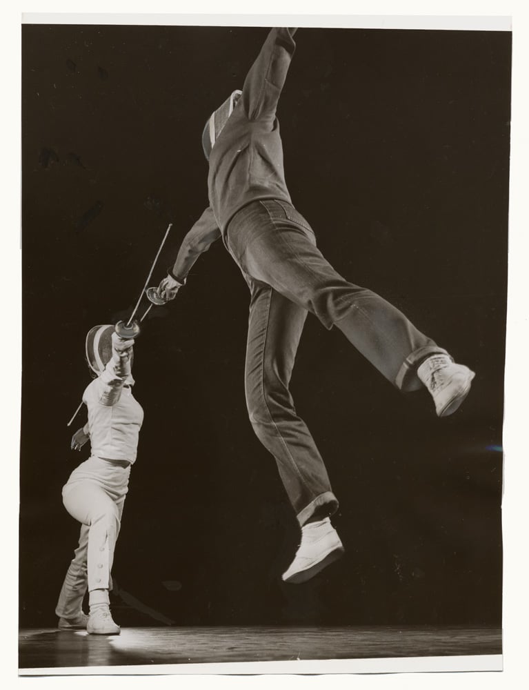 Duellistes au fleuret, photographie d'escrime vintage - Tirage d'époque, 1959 - Photo Memory