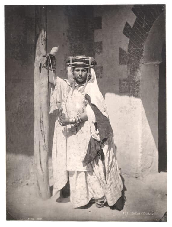 Portrait de la femme algérienne Ouled Nahil, par Alexandre Leroux - Phototype d'époque, c. 1890 - Photo Memory