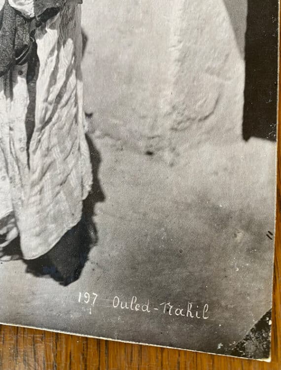 Portrait de la femme algérienne Ouled Nahil, par Alexandre Leroux - Référence de la photographie.