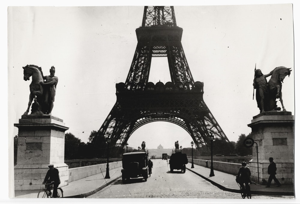 Du pont d'Iéna à la Tour Eiffel, Paris 1934 - Tirage d'époque noir et blanc - Photo Memory