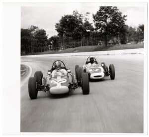 Photo vintage de voitures de course monoplace Formula B et Formula Vee - Tirage argentique d'époque, 1966 - Photo Memory