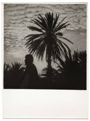 Jeu de silhouettes dans un paysage marocain, c. 1935 - Tirage argentique d'époque - Photo Memory