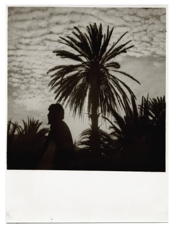 Jeu de silhouettes dans un paysage marocain, c. 1935 - Tirage argentique d'époque - Photo Memory