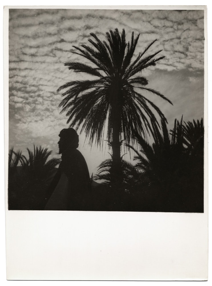 Jeu de silhouettes dans un paysage marocain, c. 1935 - Tirage argentique d'époque - Photo Memory