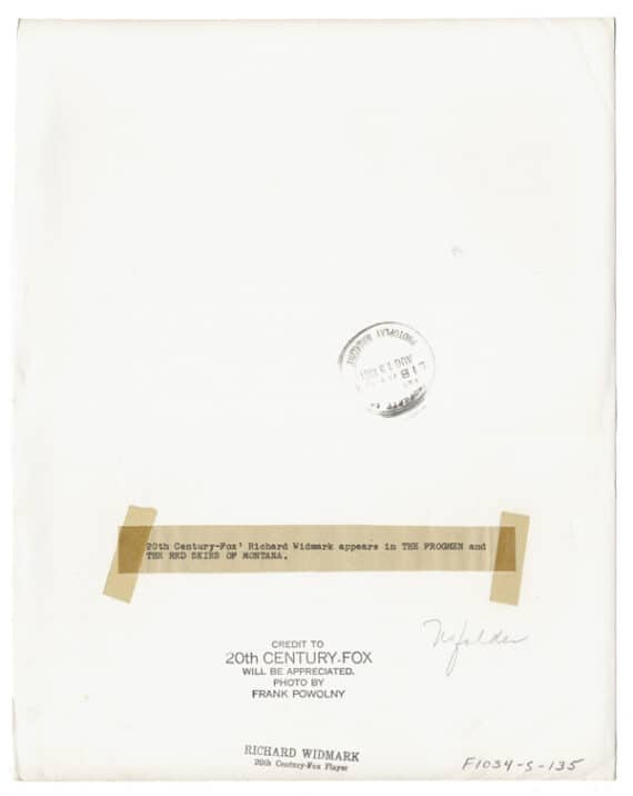 Richard Widmark, par Frank Powolny - Légende et timbres humides au dos de l'épreuve.