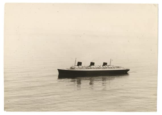 Le paquebot Normandie au milieu de l'océan - Tirage vintage, 1935 - Photo Memory