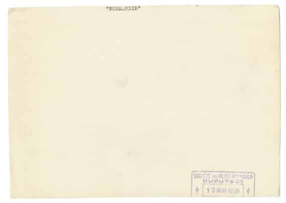 Le paquebot Normandie au milieu de l'océan - Timbre humide et mention tapuscrite au dos de ce tirage de 1935.