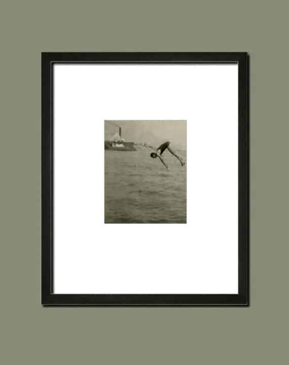 Le plongeon du plongeur plongeant - Simulation d'encadrement du tirage d'époque, 1918