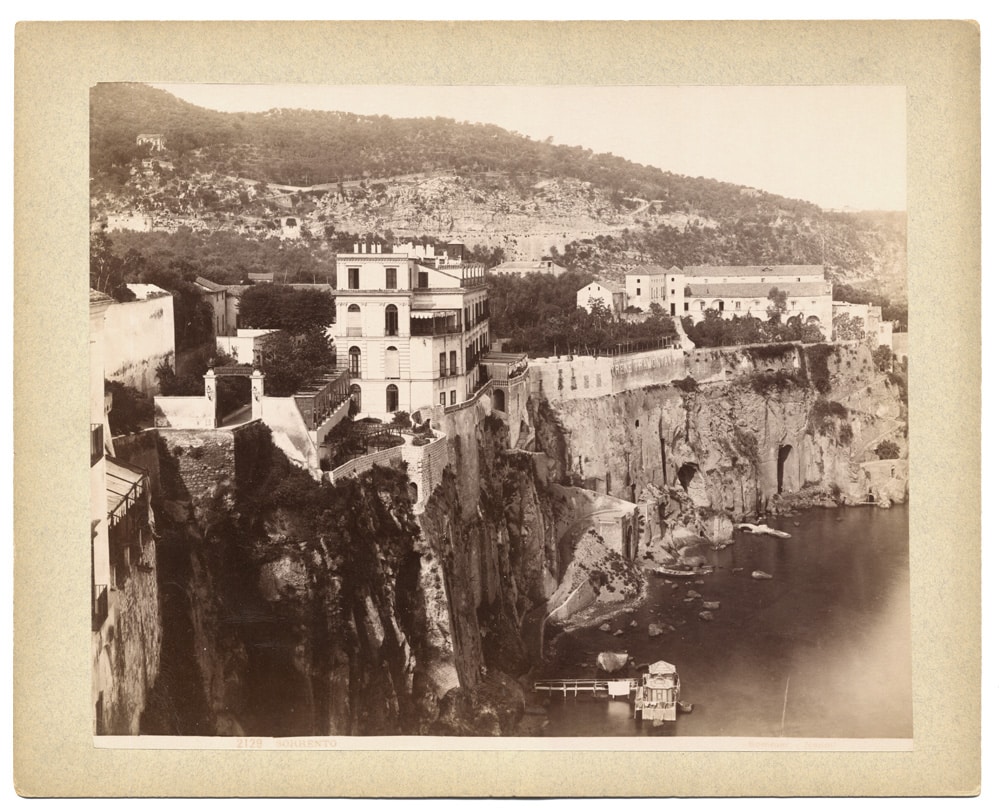 Sorrente : l'hôtel Bellevue Syrene et ses environs, par Giorgio Sommer - Tirage albuminé, c. 1890 - Photo Memory