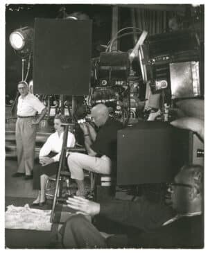 Yul Brynner, acteur et photographe - Plateau du film Le Roi et Moi, 1956 - Tirage vintage - Photo Memory