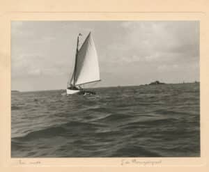 Cotre en baie de Saint-Malo, par Philiberte de Flaugergues - Tirage d'époque (1930) sur papier carton